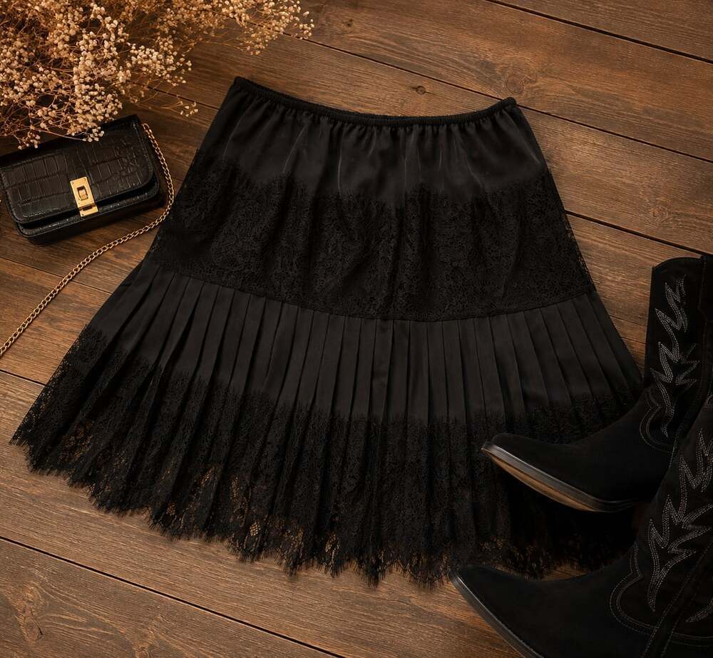 Vivelyn – Pleated Lace Trim Mini Skirt